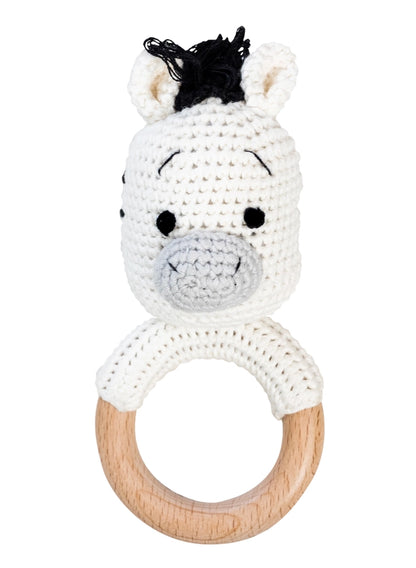 Handgehäkelte Rasseln mit Tiermotiv